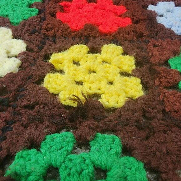 Vtg Crochet 4 x 3 ft Afghan Blanket lap Throw Granny Squares Brown 70s 80s - Picture 7 of 10